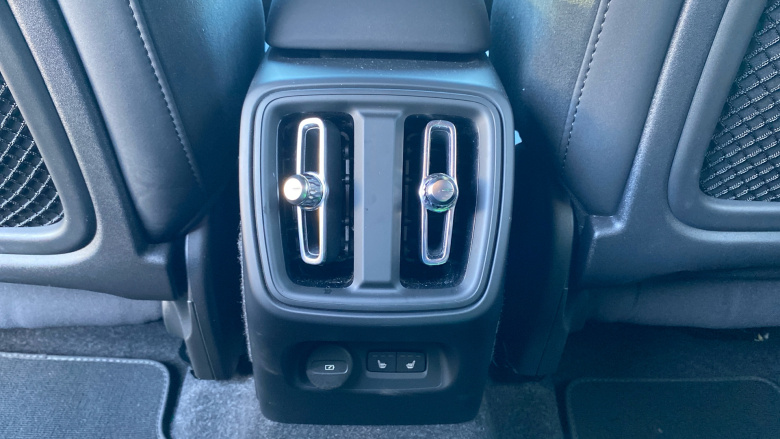 Volvo XC40 2.0 B3P Plus Black Edition 5dr Auto Petrol Estate